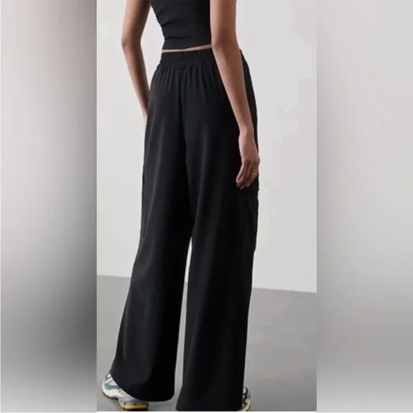 Athleta Pinnacle High Rise Wide Leg Black Cargo Trousers Pants Women's 8 - Picture 3 of 16